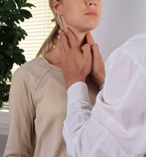 Cancro tiroide, sorveglianza attiva e intervento chirurgico a confronto